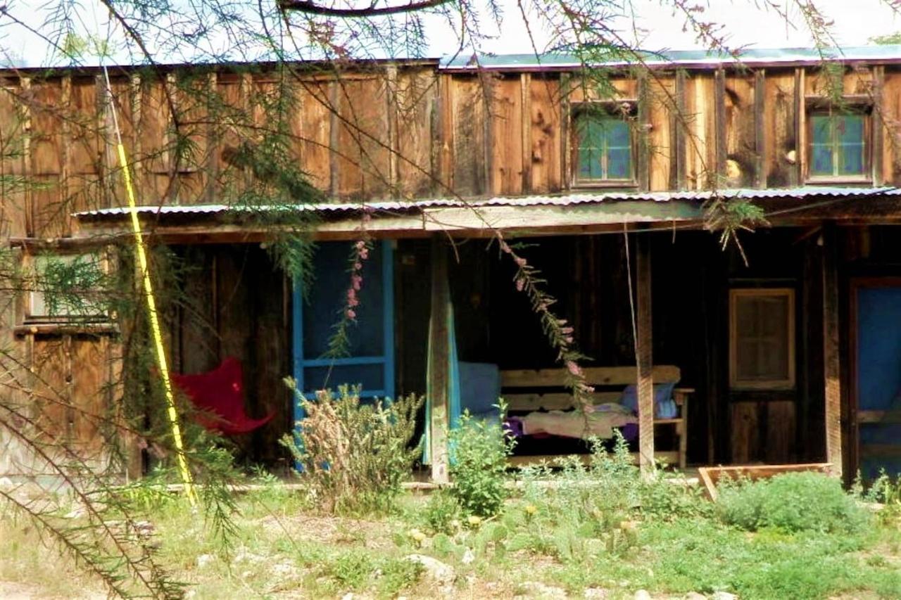 Ocho Guesthouse & Weaver'S Studio Espanola Exterior foto